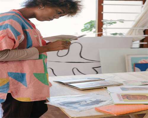 月经两个星期没来了，可以判断是推迟还是怀孕了吗